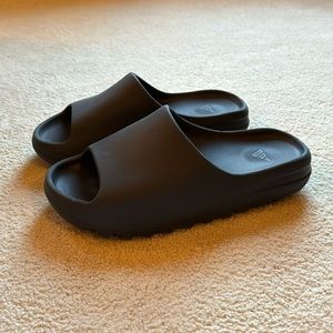 Yeezy Slide “Onyx”